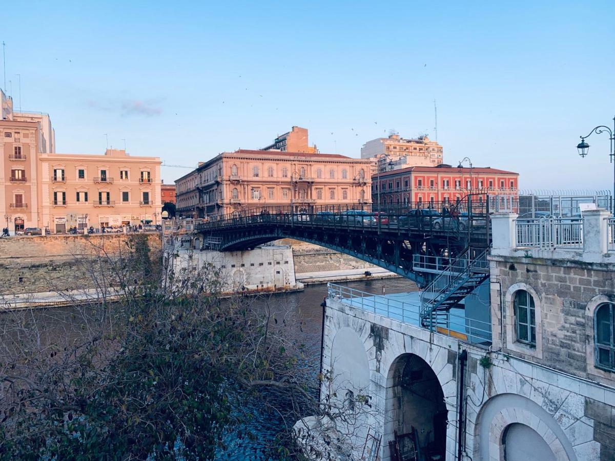 A Due Passi Dal Ponte Ξενοδοχείο Ταράντο Εξωτερικό φωτογραφία